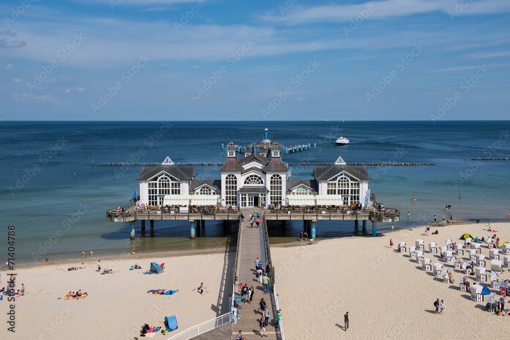 Fototapeta premium Seebrücke Sellin und Badestrand | Rügen