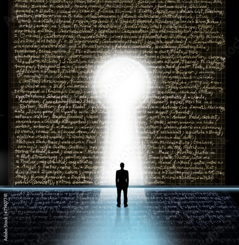 Silhouette eines Studenten vor Schlüsselloch