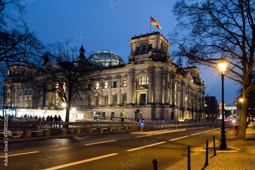 Fototapeta Naklejka Na Ścianę i Meble -  Reichstag building in Berlin during night, Germany