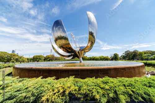 Floralis Generica sculpture photo