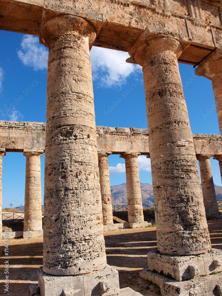 Fototapeta premium Doric temple built by Elymians, Segesta, Sicily, Italy