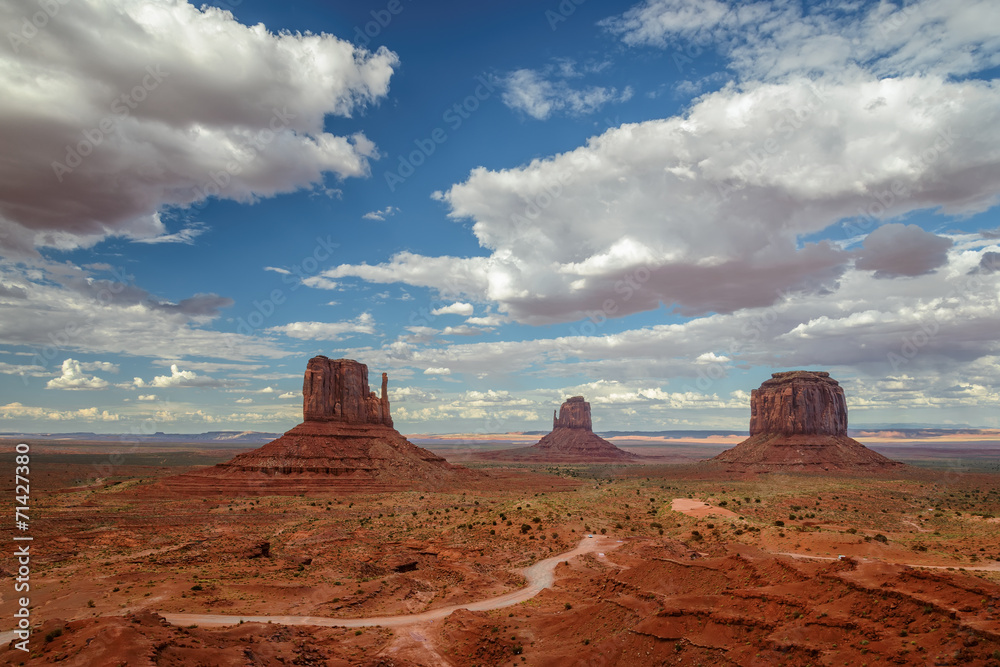 Naklejka premium Clouds over the Monument Valley, Utah, Arizona, USA