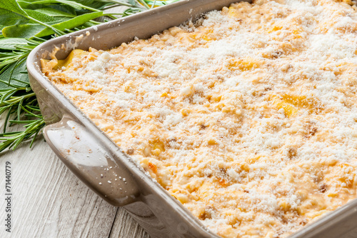 Teglia di lasagne preparata  per la cottura in forno photo