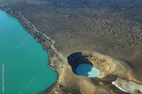 Foto Aerial view of lake Lake Oskjuvatn and lake Viti in Askja region