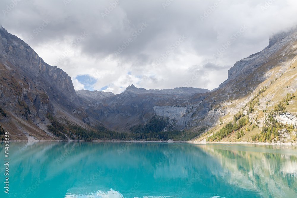 Lac de Zeuzier, lac de montagne, Suisse, Valais