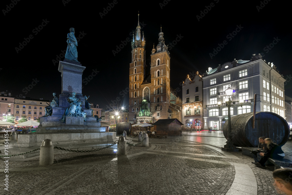 Fototapeta premium Adam Mickiewicz monument and St. Mary's Church in Krakow