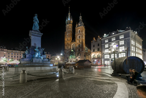 Fototapeta Naklejka Na Ścianę i Meble -  Adam Mickiewicz monument and St. Mary's Church in Krakow