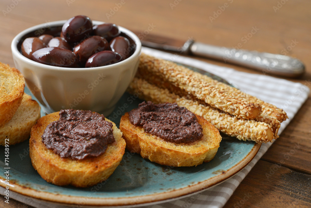 Bread with olive pate Bread with olive pate