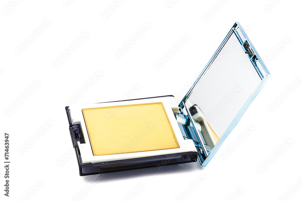 Powder compact Powder compact