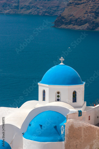 Fototapeta Naklejka Na Ścianę i Meble -  dome church in Santorini Greece