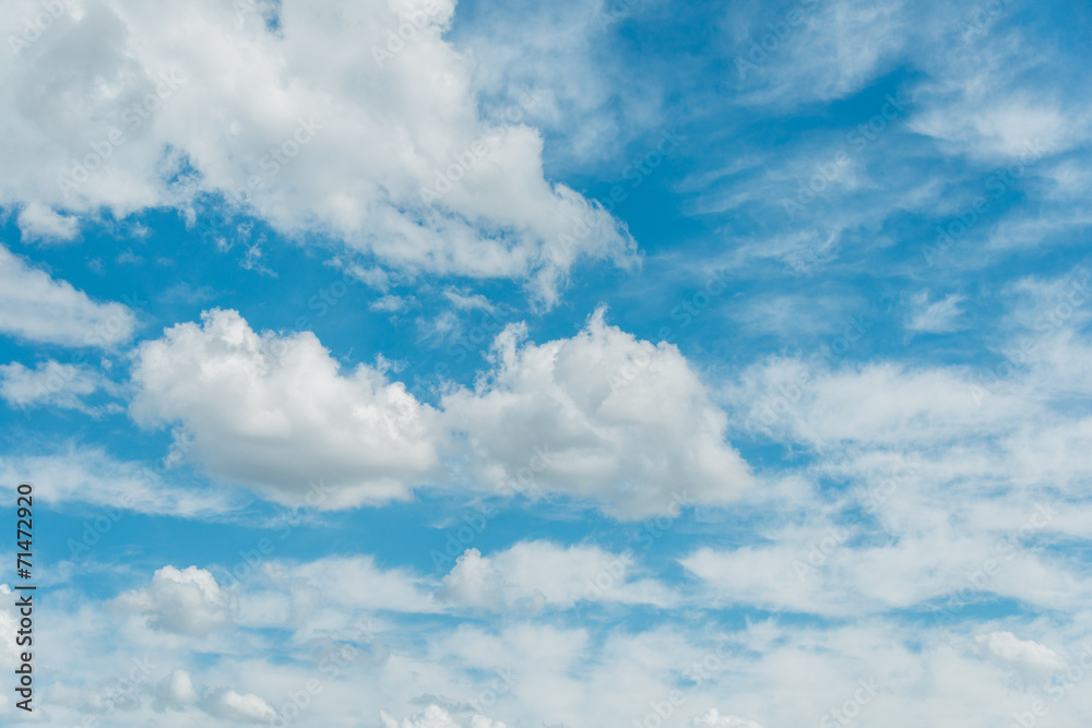 Obraz premium Cloudscape of bright blue sky