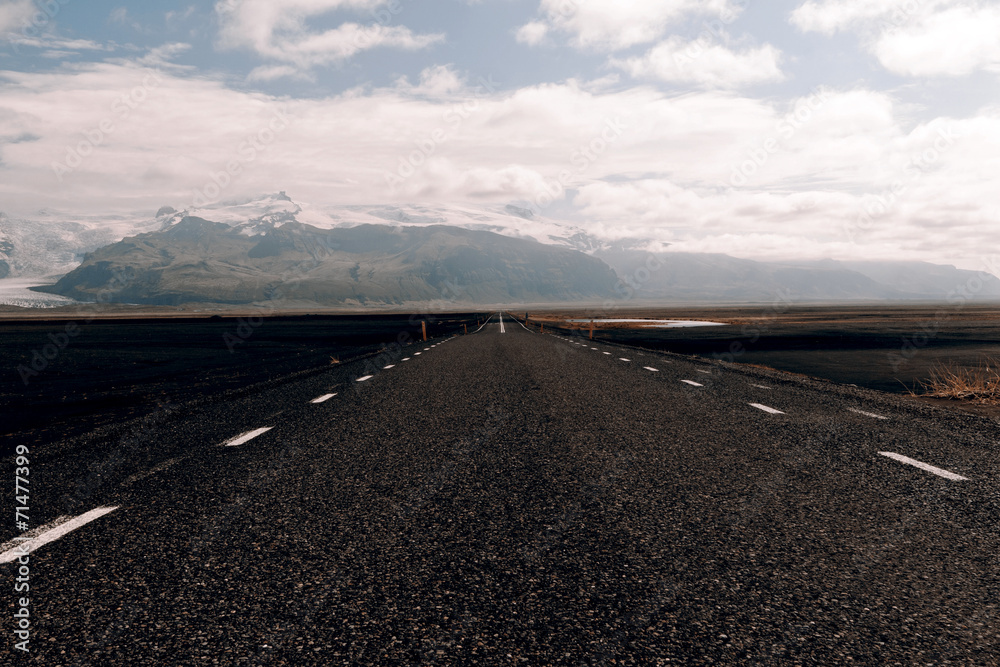 Fototapeta premium Road to nowhere