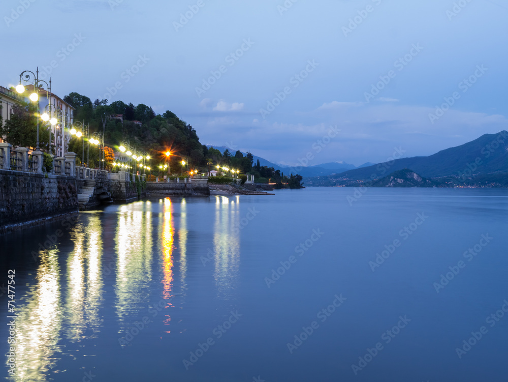 Lago Maggiore in der Abenddämmerung
