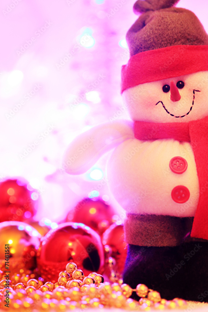 Obraz premium Smiling snowman against christmas lights