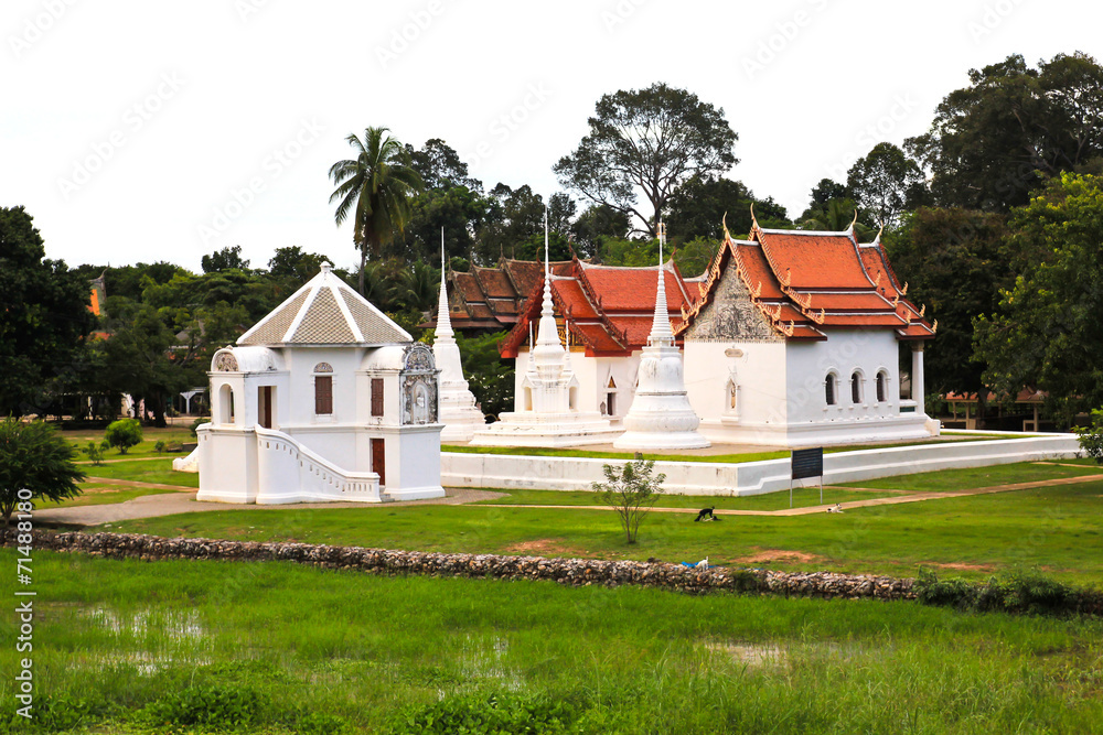 Wat Uposatharam (Wat Bot) Temple,Located along the banks of the Wat Uposatharam (Wat Bot) Temple,Located along the banks of the