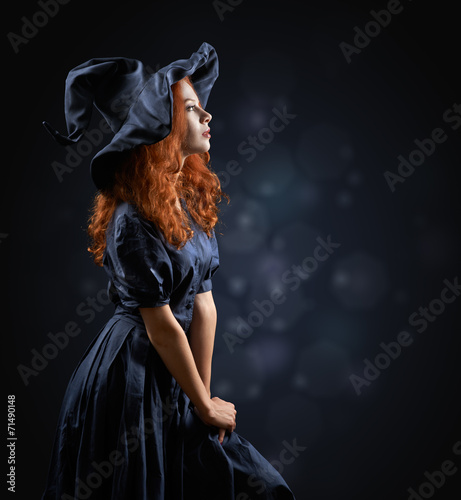 Fototapet beautiful red-haired girl in a  costume witch