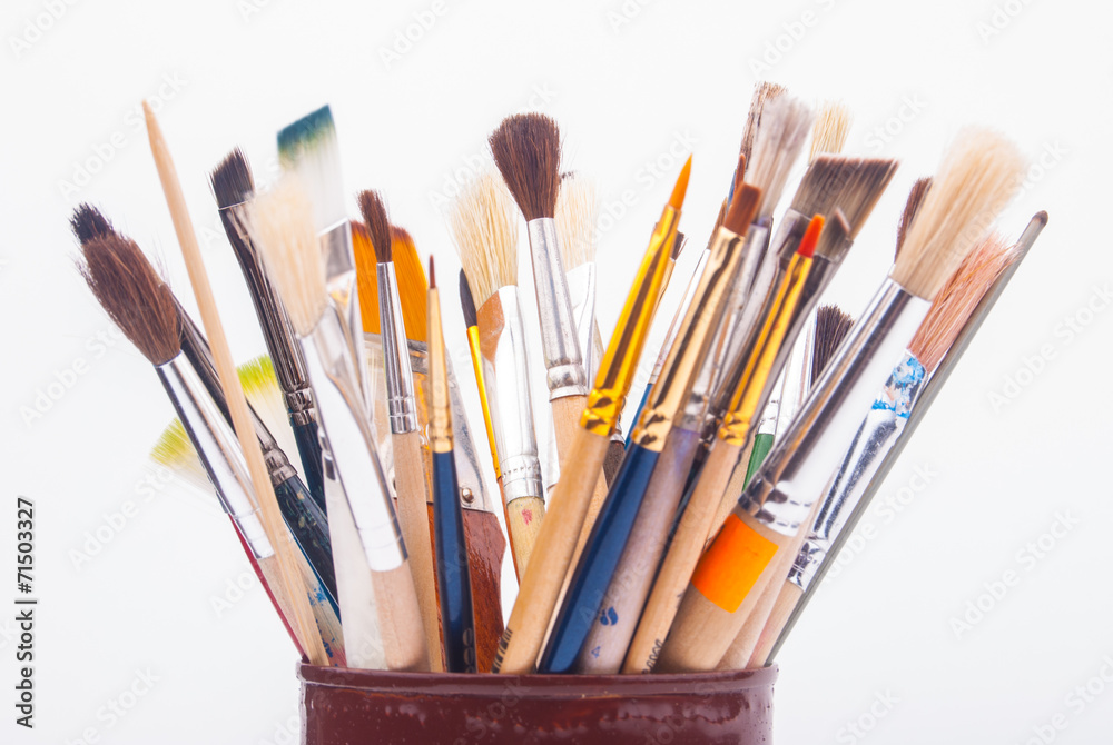 Brushes on the tin can Brushes on the tin can