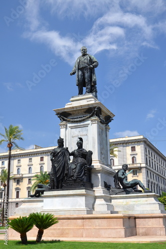 Pomnik Camillo Cavour na placu Cavour w Rzymie, Włochy #71507300