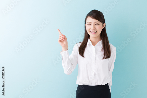 笑顔の女性　ビジネス