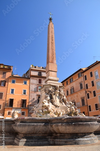 Piękna fontanna Pantheon w rzymie, włochy #71513595