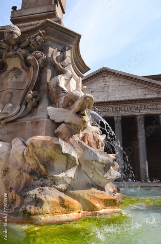 Piękna fontanna Pantheon w rzymie, włochy #71513596