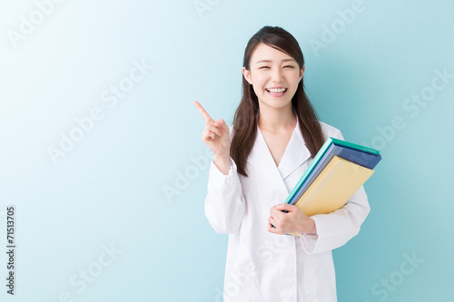 Foto 白衣の女性