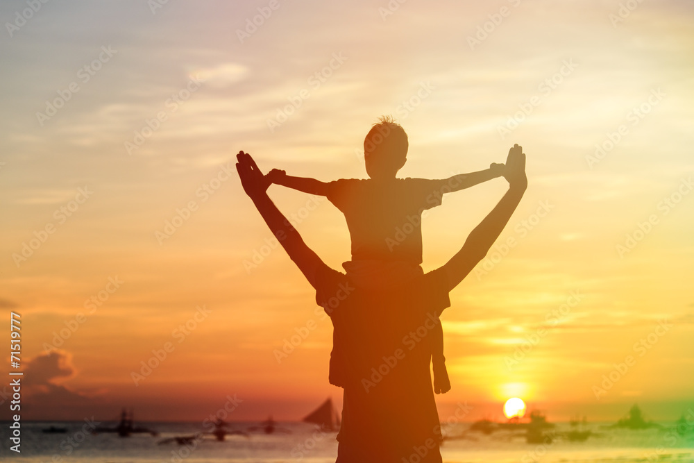 Fototapeta premium happy father and son on sunset beach