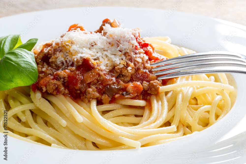 Spaghetti mit Bolognese Soße Parmesan und Basilikum Spaghetti mit Bolognese Soße Parmesan und Basilikum
