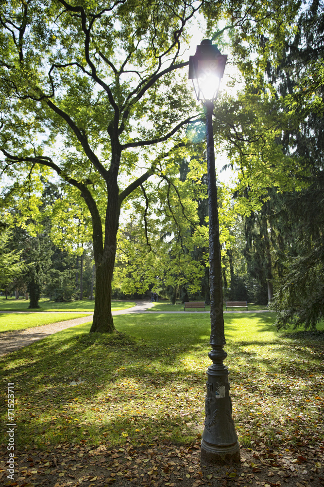 Laterne mit Sonnenlicht