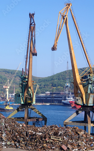 Recycling, loading scrap Russia.