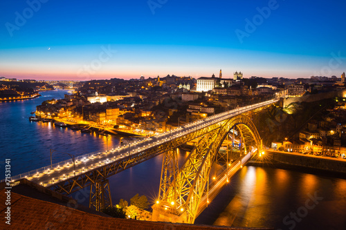 Dom Luiz bridge in Porto Portugal © vichie81