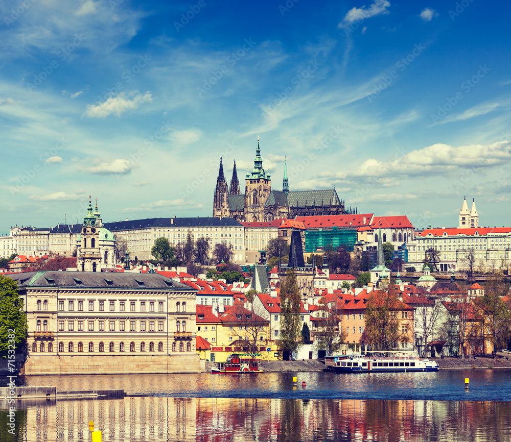 Obraz premium View of Charles bridge over Gradchany