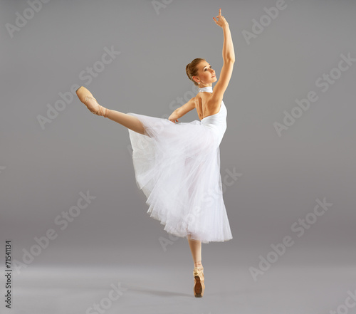 Fotografia, Obraz ballerina  in ballet pose classical dance