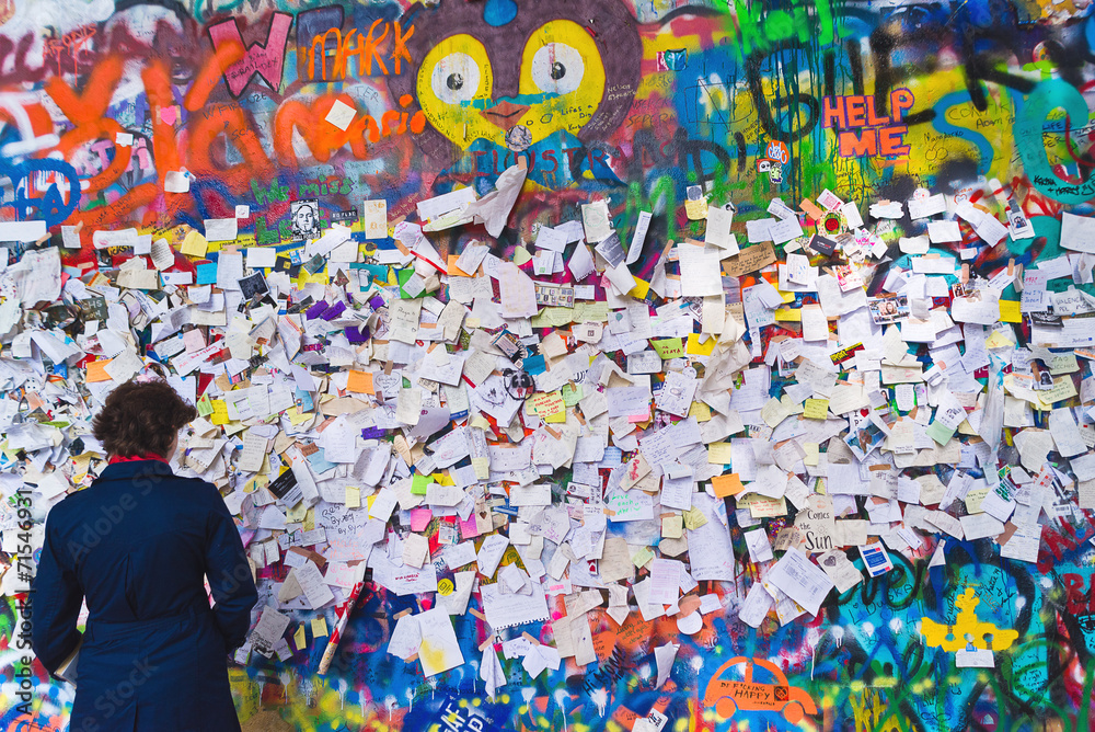 Naklejka premium John Lennon Graffiti Wall na wyspie Kampa w Pradze