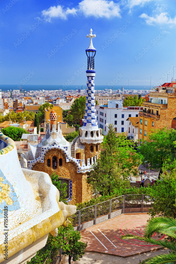 Obraz premium Barcelona, Hiszpania - wrzesień 02,2014: Wspaniały i niesamowity Park Guel