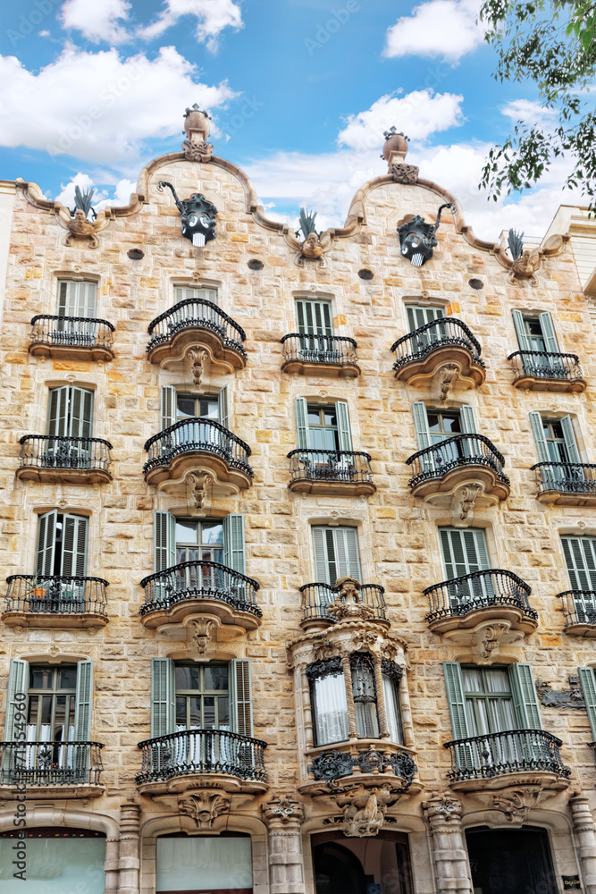 Fototapeta premium Beautiful historical landscape of the urban view Barcelona, Cata