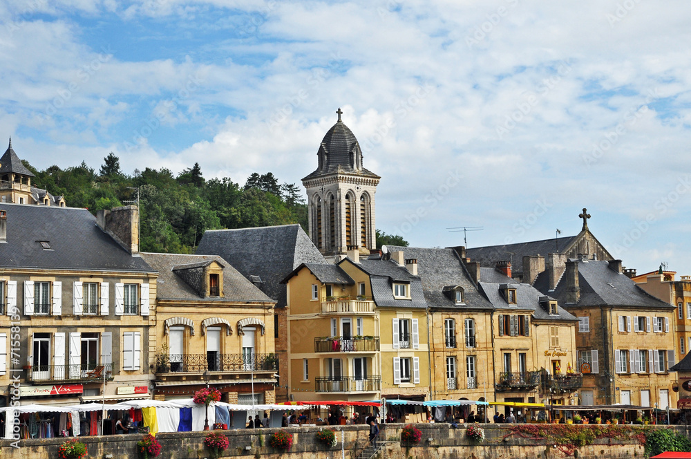 Obraz premium Montignac, Aquitania - il mercato lungo la Vezere