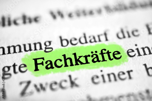 Fotografía Fachkräfte - grün markierter Text