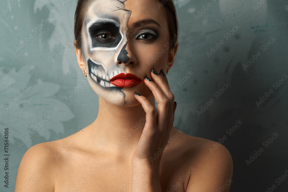 Obraz premium beautiful woman with makeup skeleton