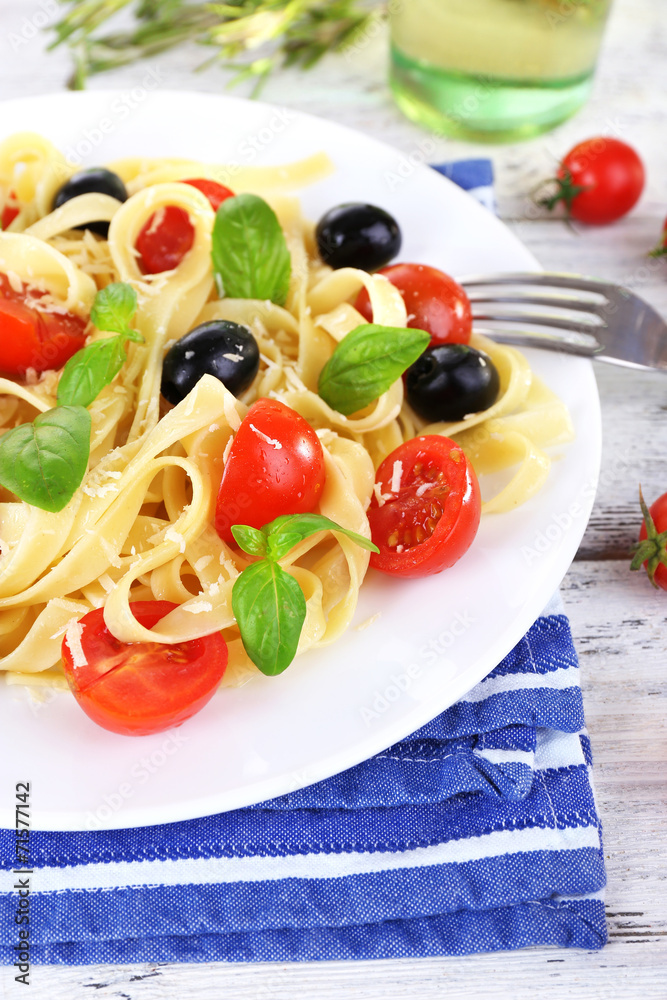 Spaghetti with tomatoes, olives and basil leaves Spaghetti with tomatoes, olives and basil leaves