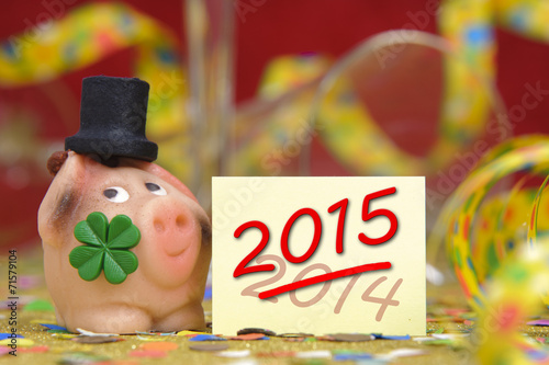 Neujahr 2015 mit Glücksschwein und Kleeblatt