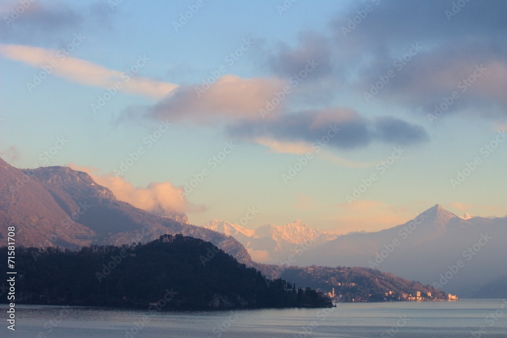 Albeggio sul lago di Como