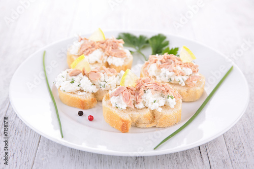bread with tuna and cheese spread