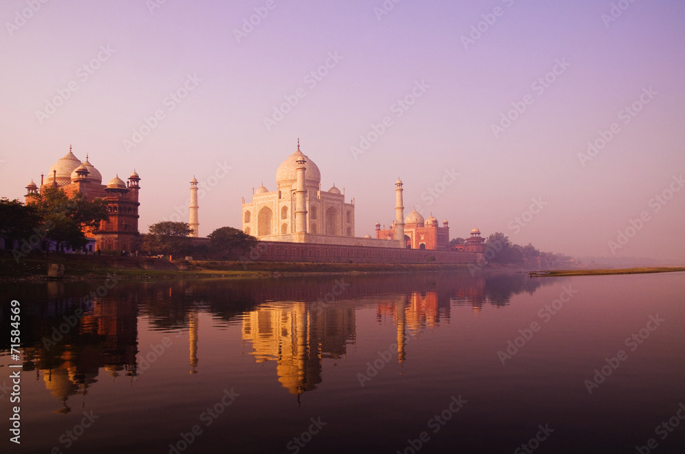 Beautiful Scenery Of Taj Mahal And A Body Of Water - obrazy, fototapety, plakaty 