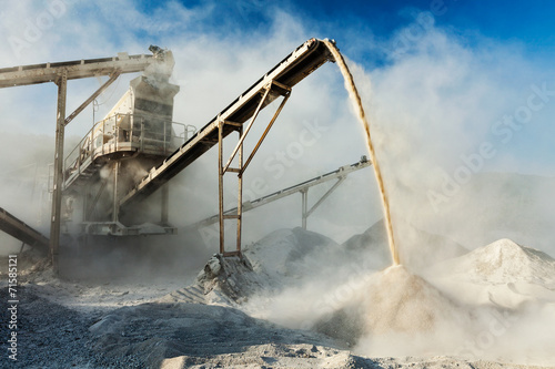 Industrial crusher - rock stone crushing machine photo