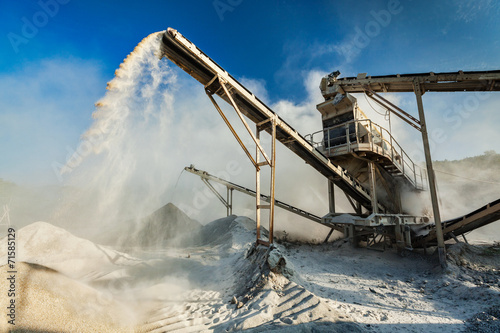 Schilderij op canvas Industrial crusher - rock stone crushing machine