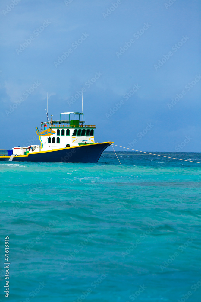 Obraz premium Rest in Paradise - Malediven - Fischerboot im Meer