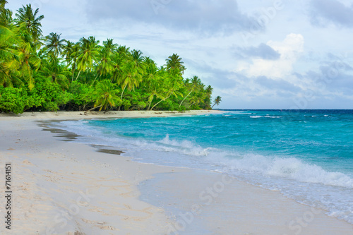 Fototapeta Naklejka Na Ścianę i Meble -  Rest in Paradise - Malediven - Palmenstrand, Himmel und Meer