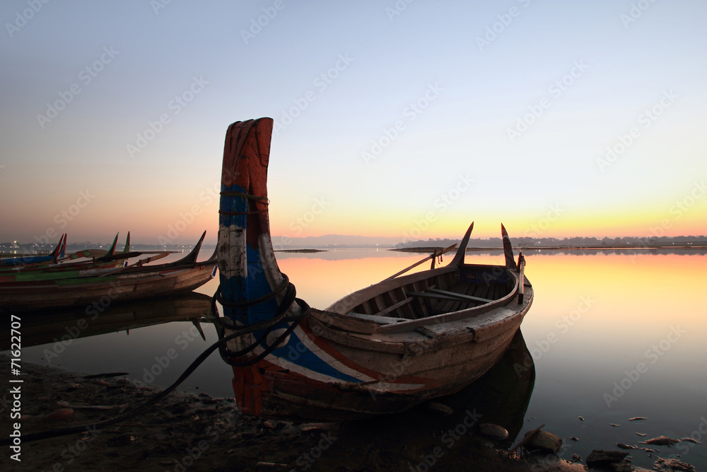 Obraz premium beautiful morning of marina at U-Bein bridge