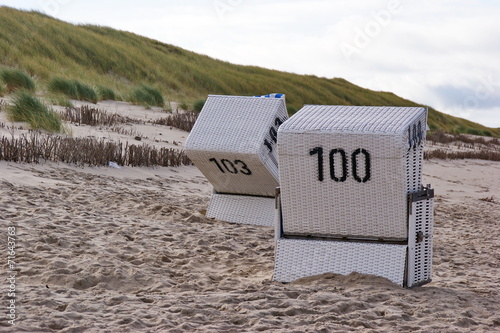 Strandkörbe vor den Dünen
